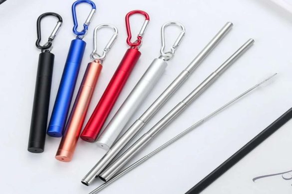 Portable collapsible straws